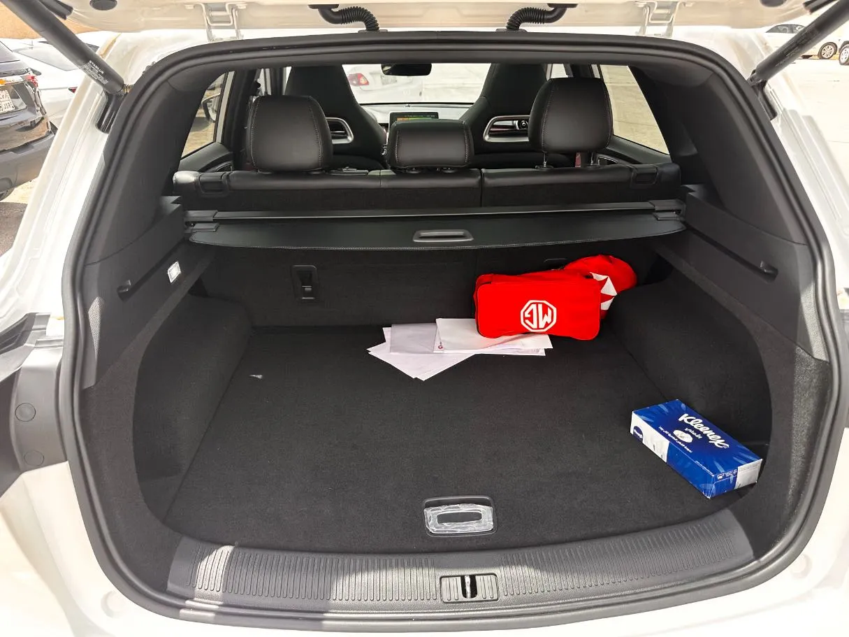 Car image 23