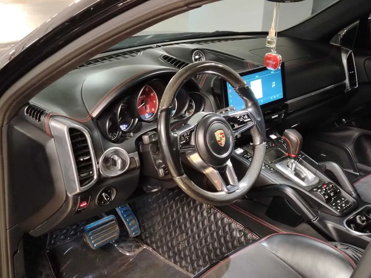 Car image 10