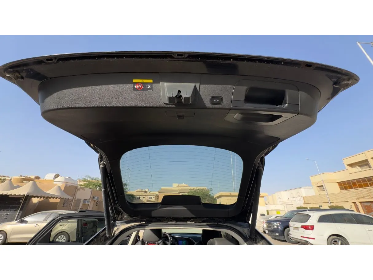 Car image 20