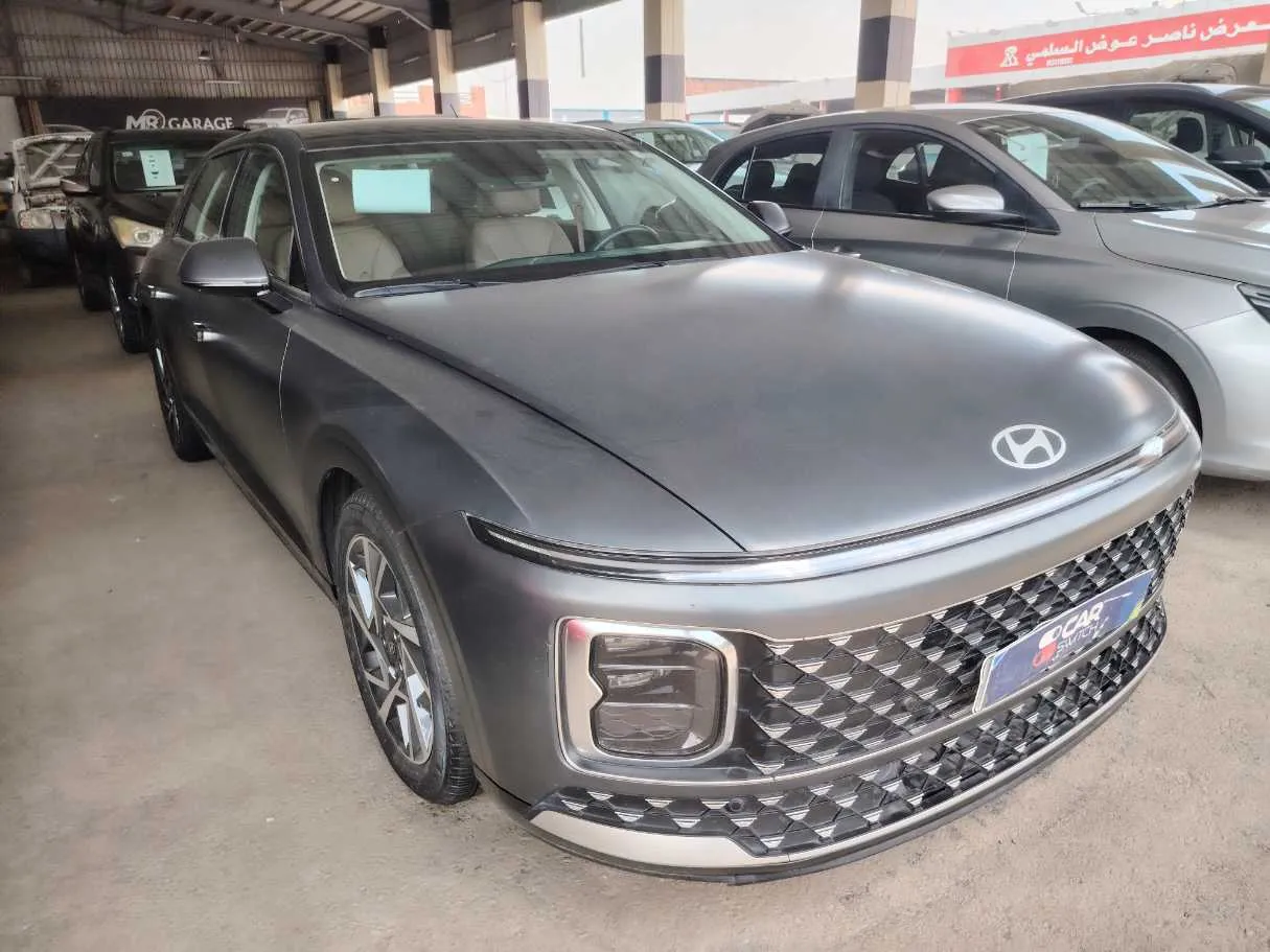 Car image 3
