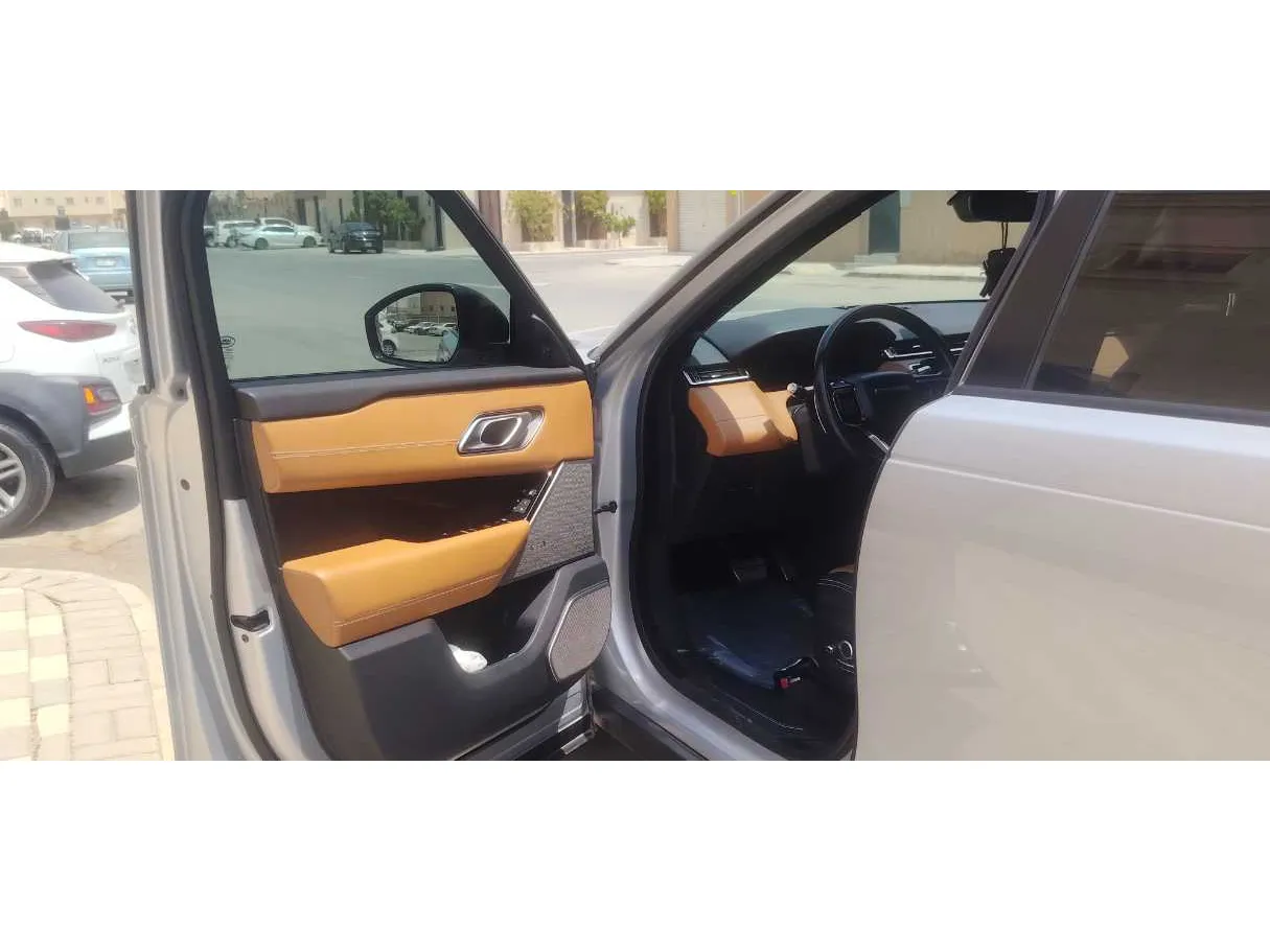 Car image 11
