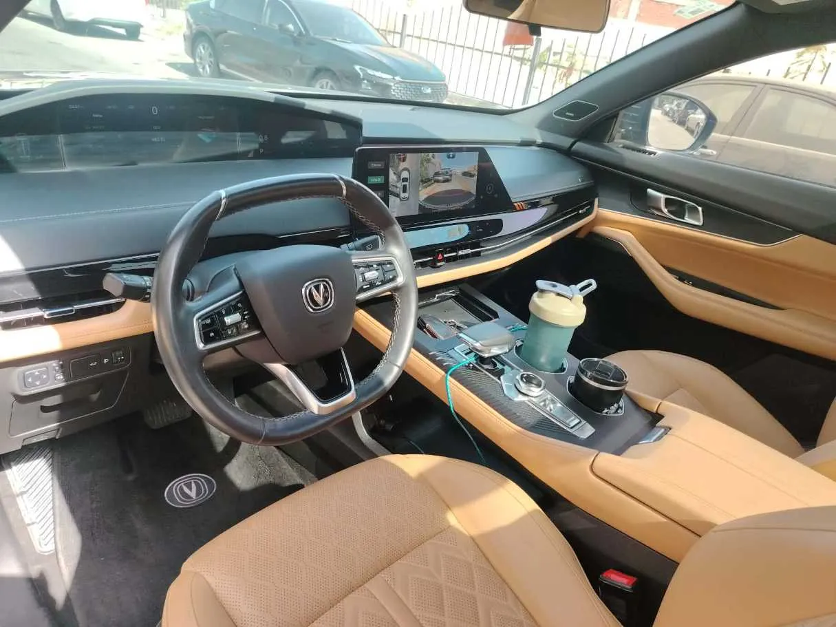 Car image 13