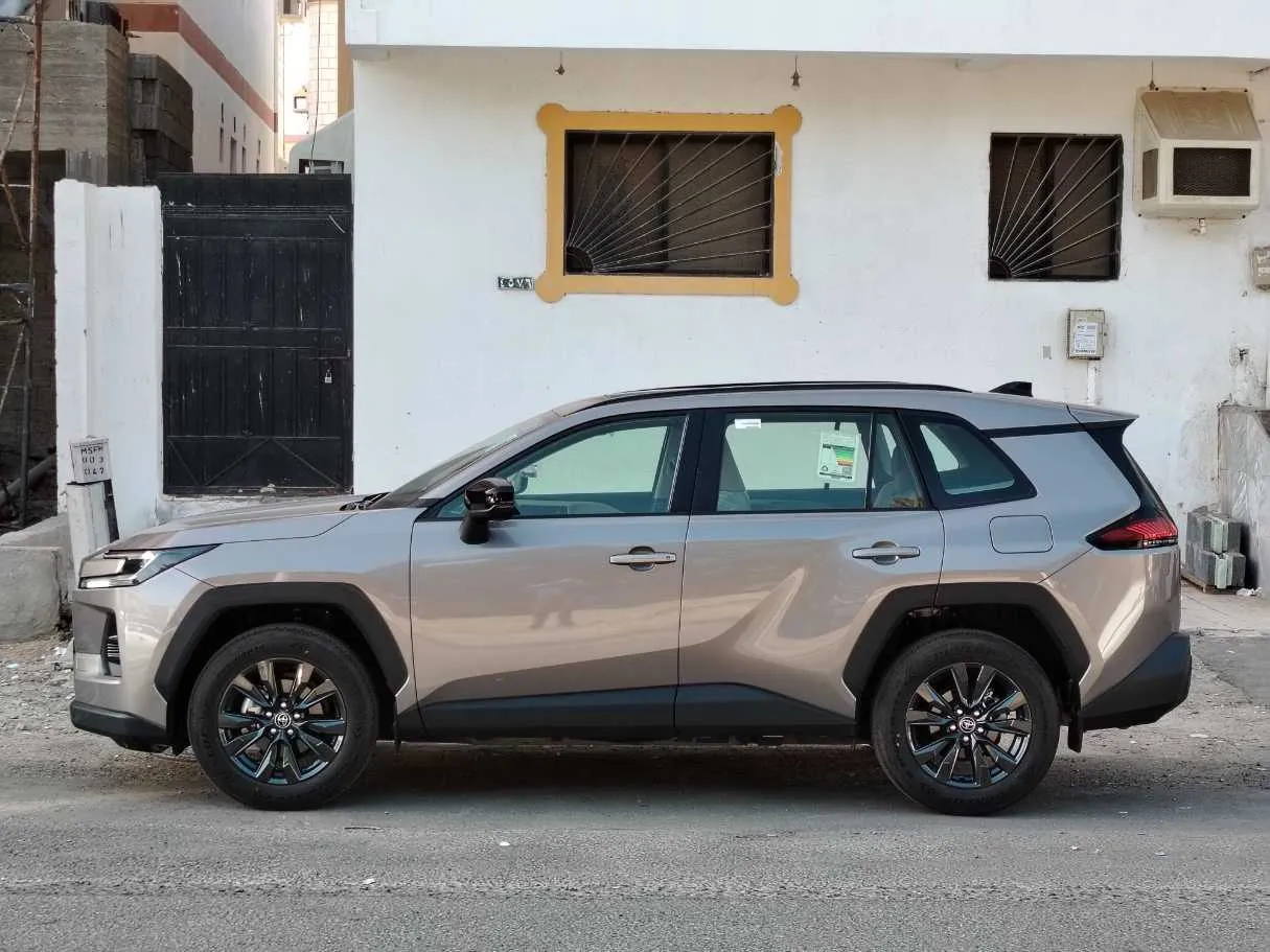 Car image 8