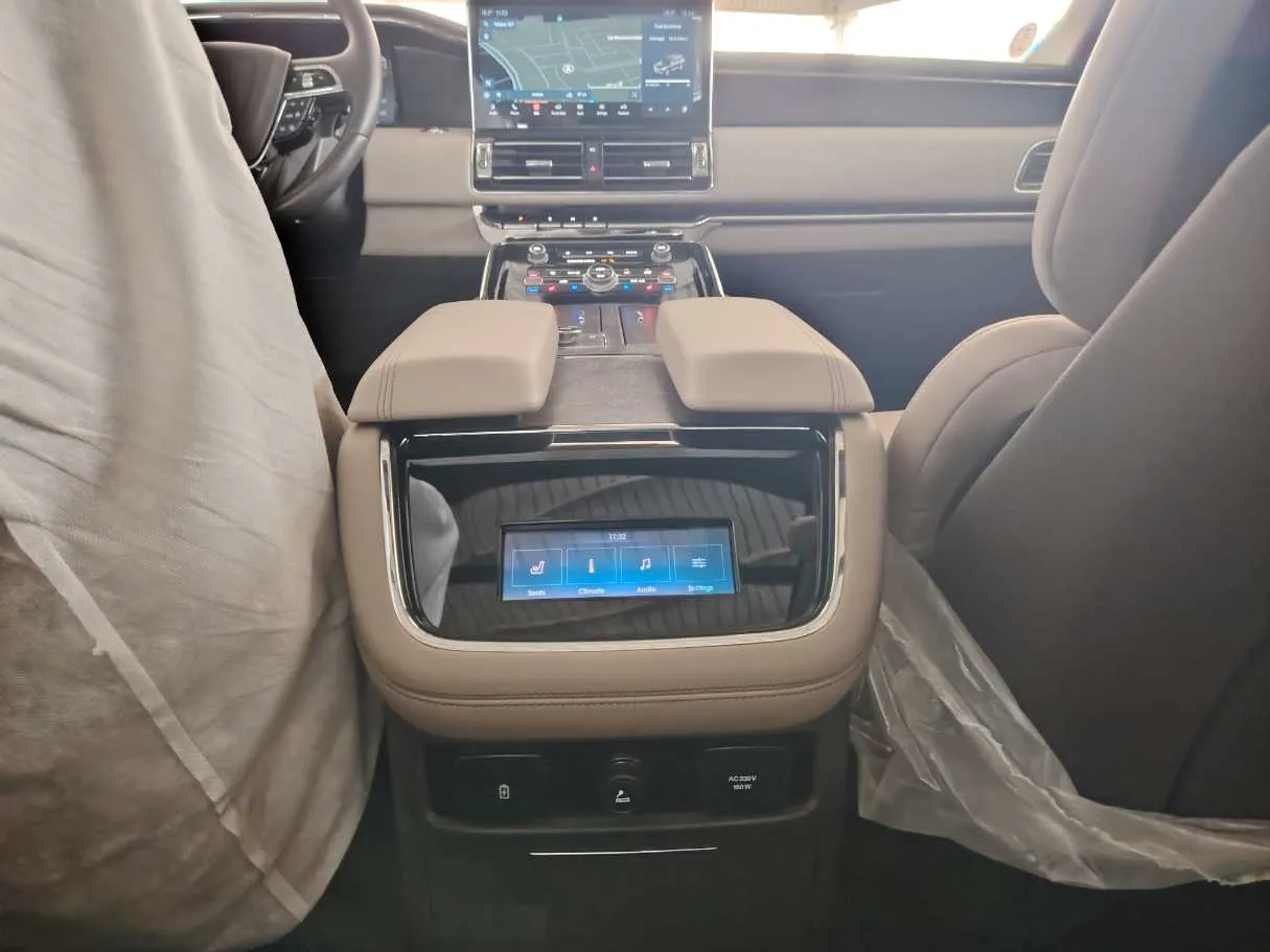 Car image 37