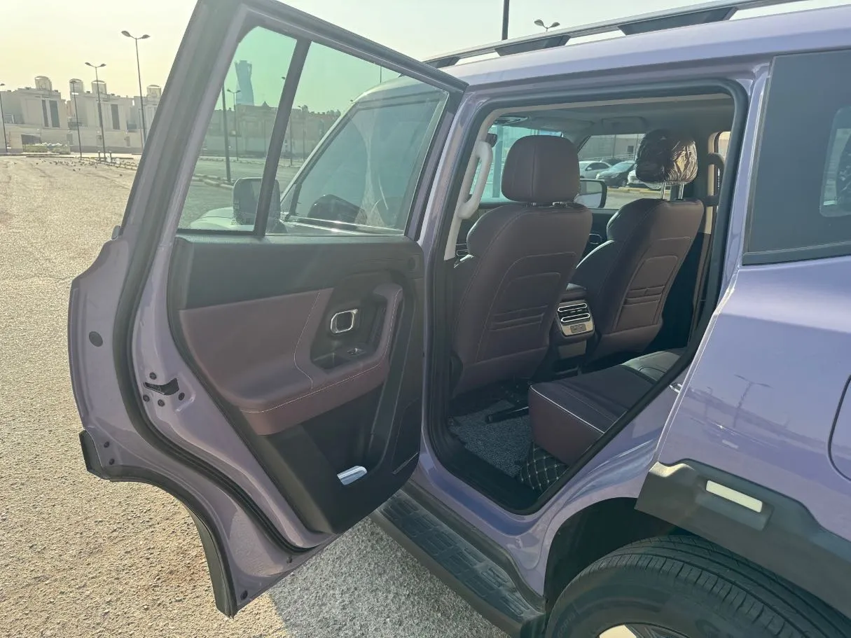 Car image 13