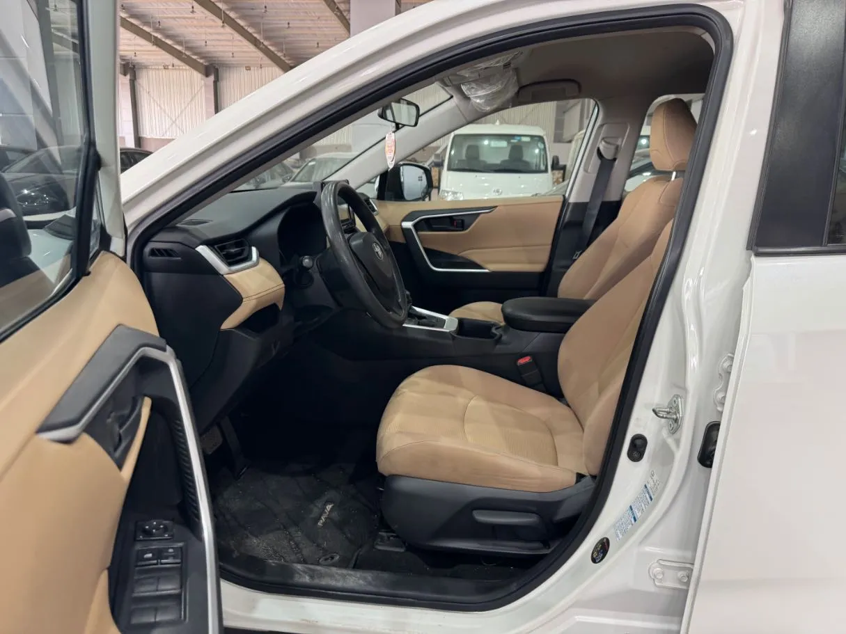 Car image 10