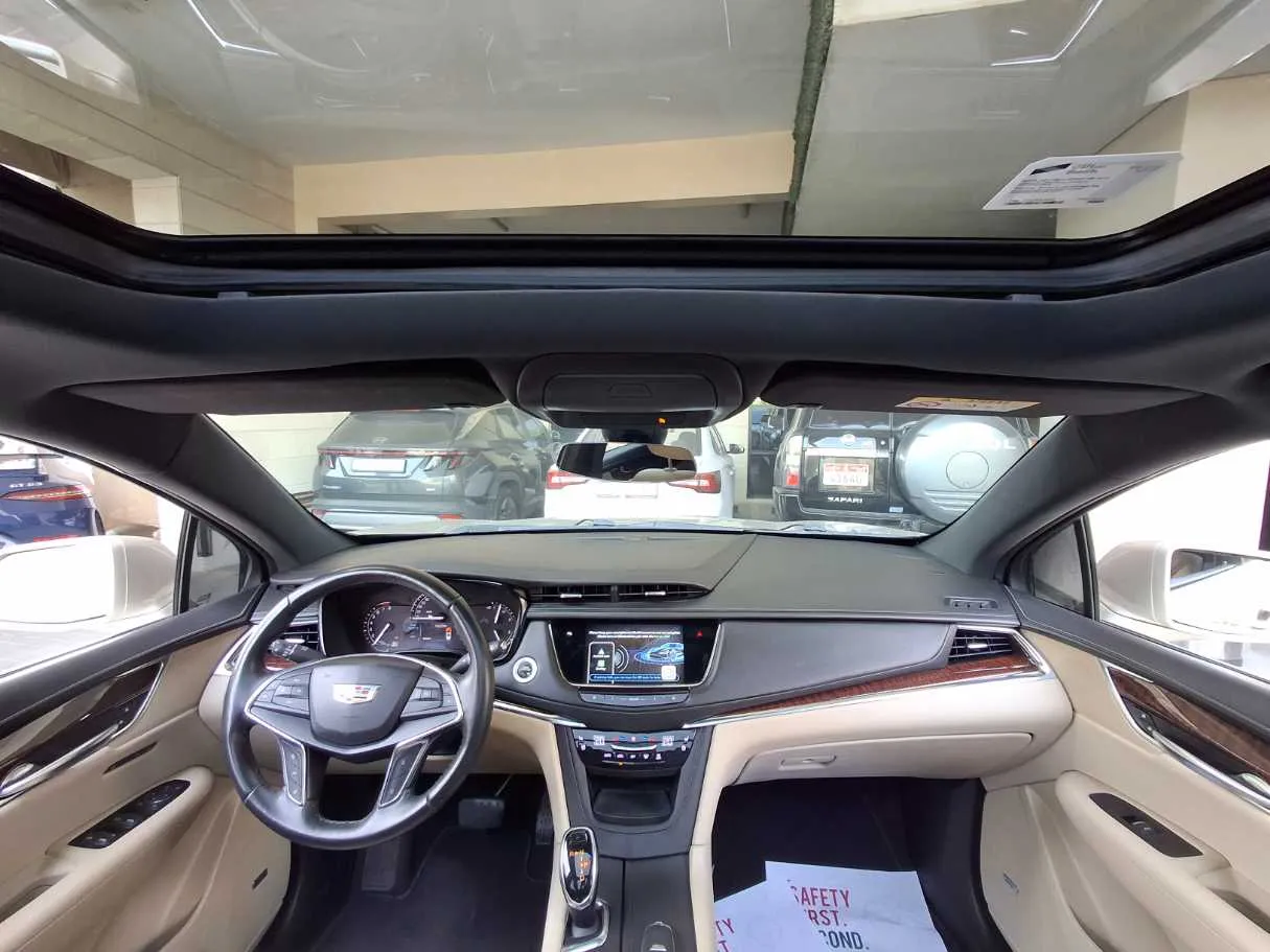 Car image 17