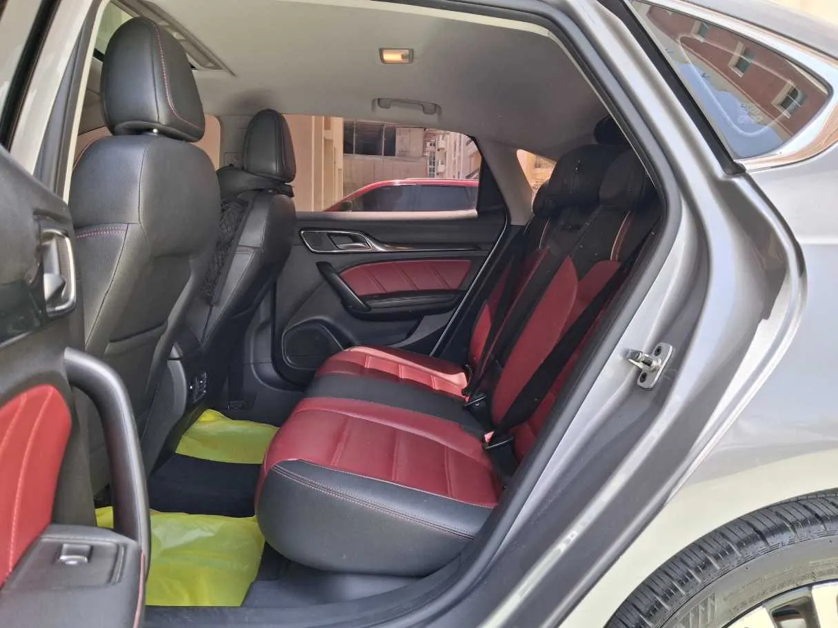 Car image 13
