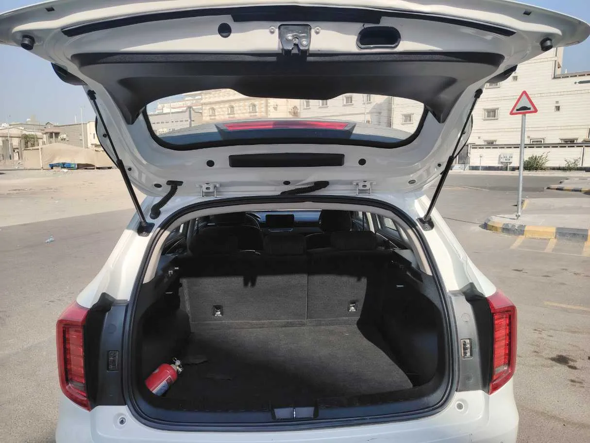 Car image 25