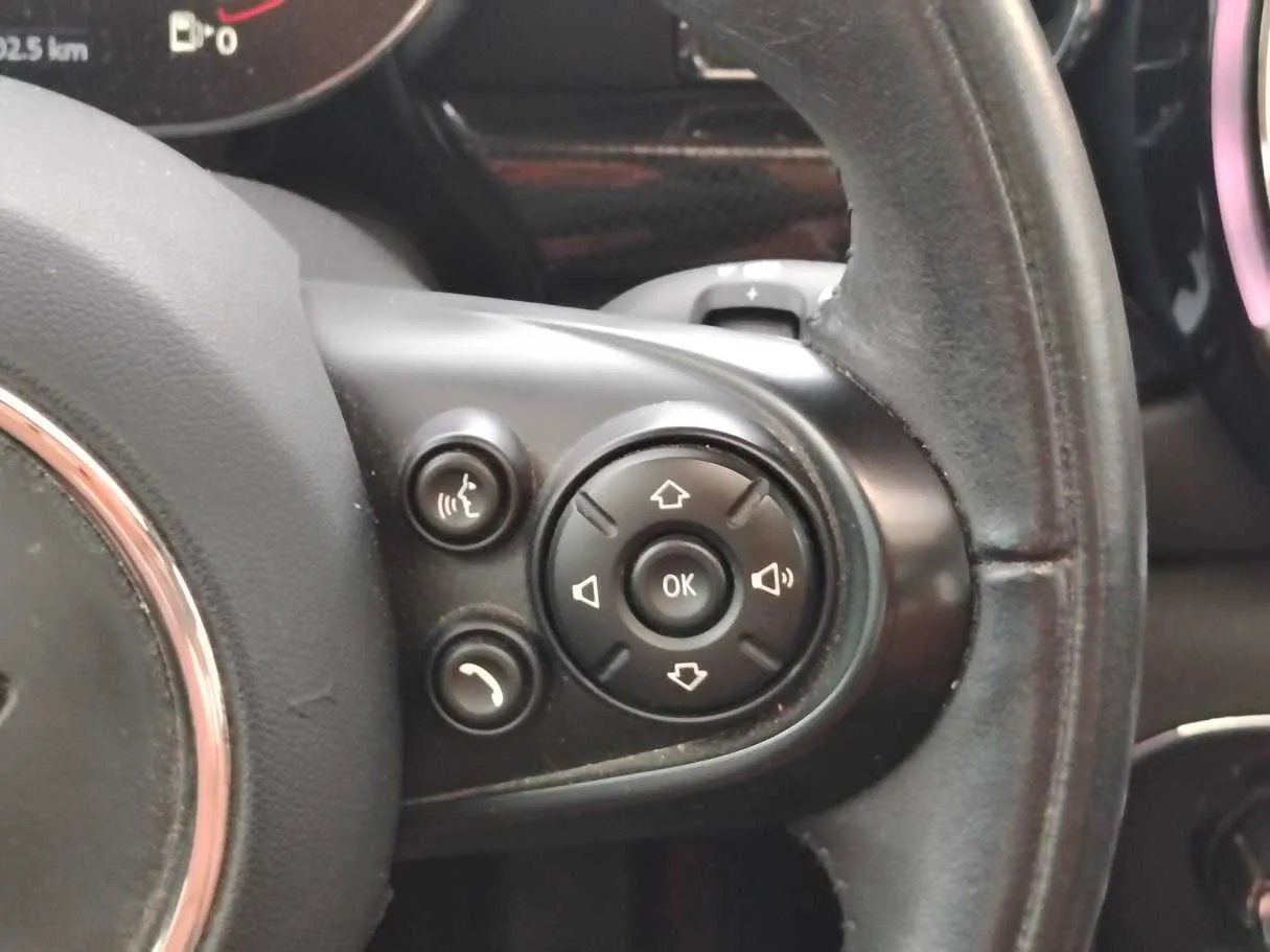 Car image 29