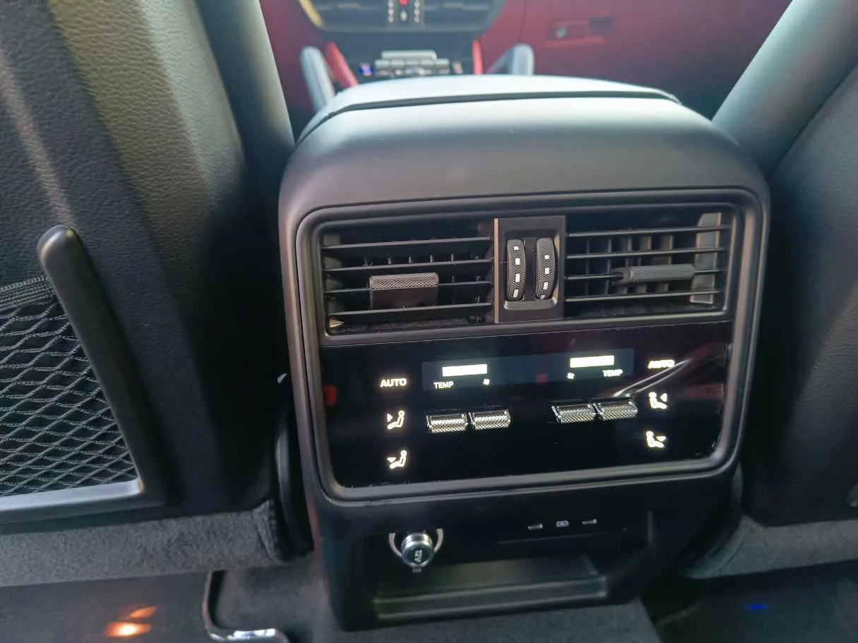 Car image 38