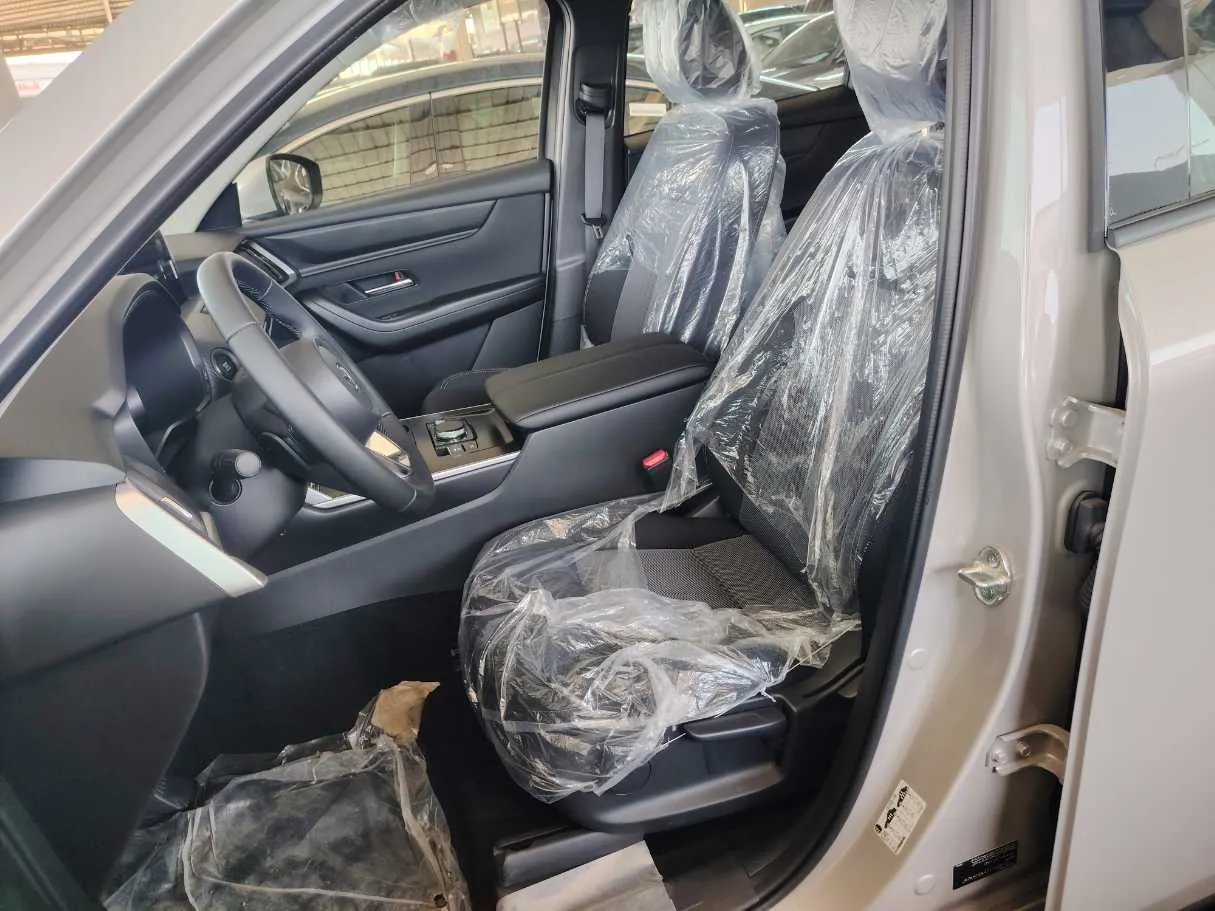 Car image 14