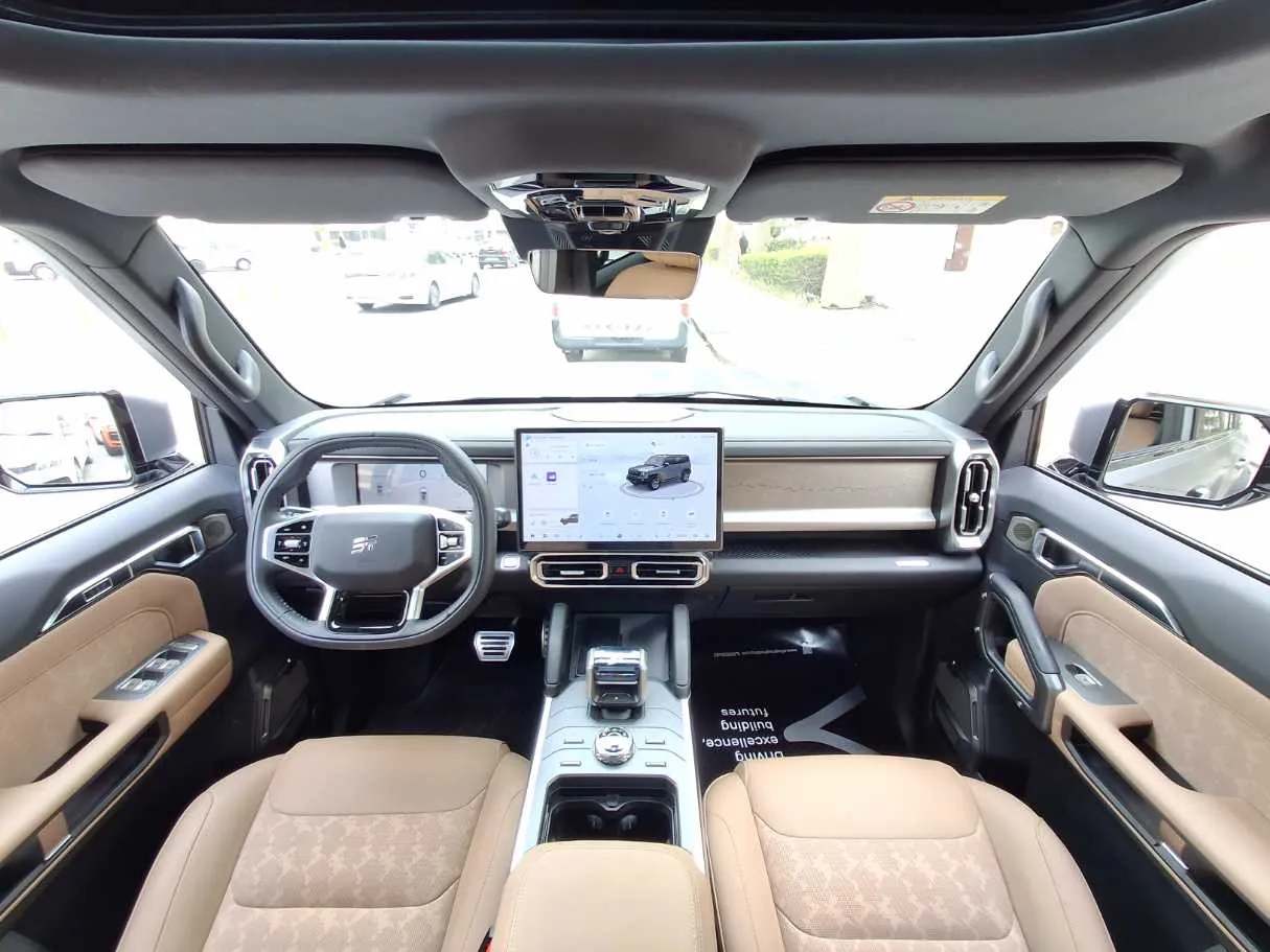 Car image 16