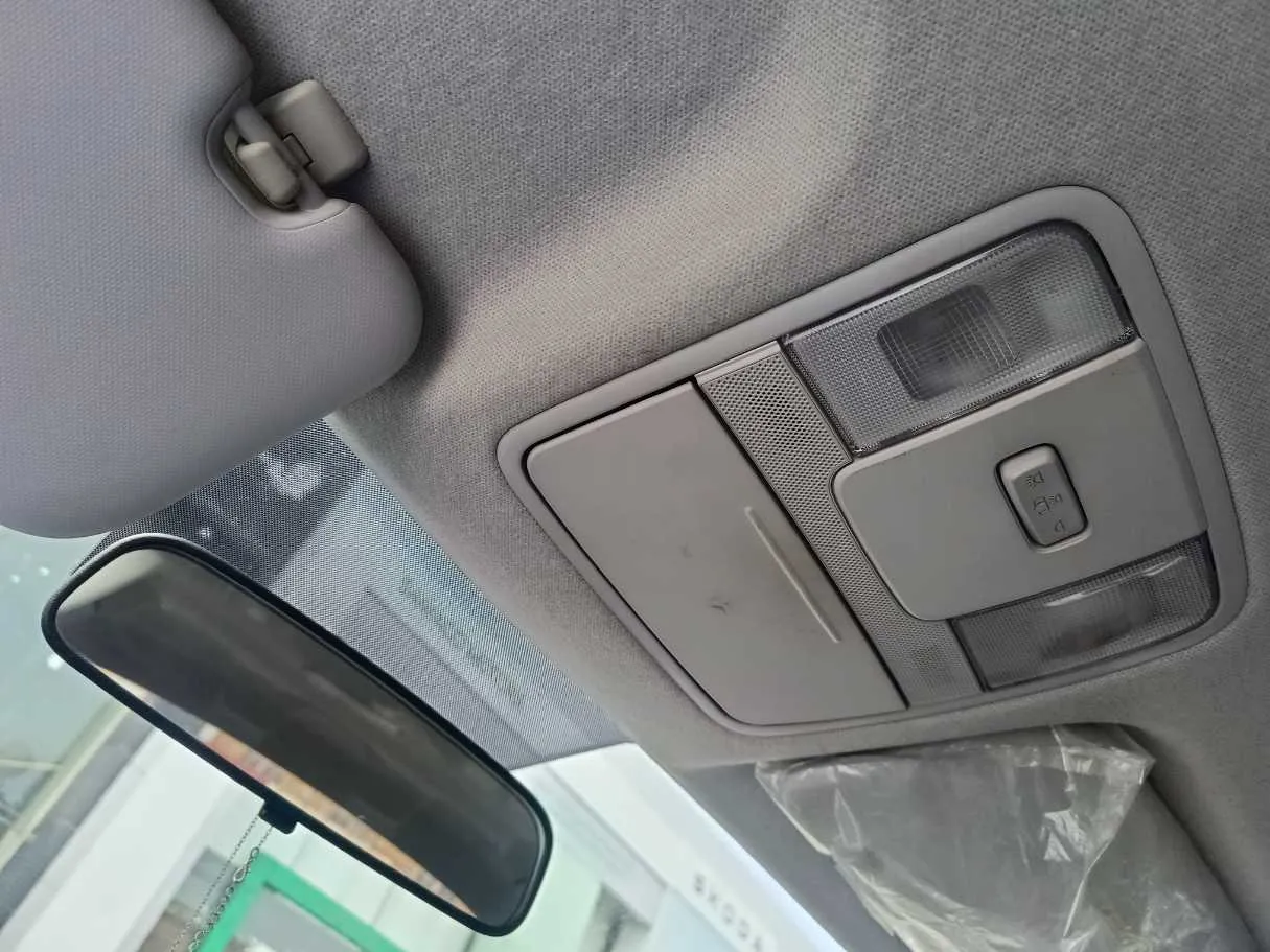 Car image 24