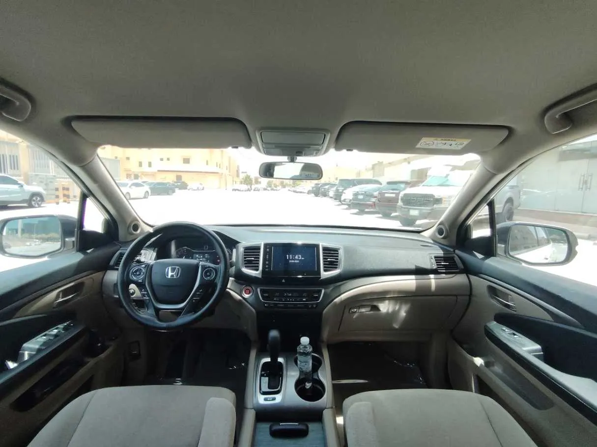 Car image 17