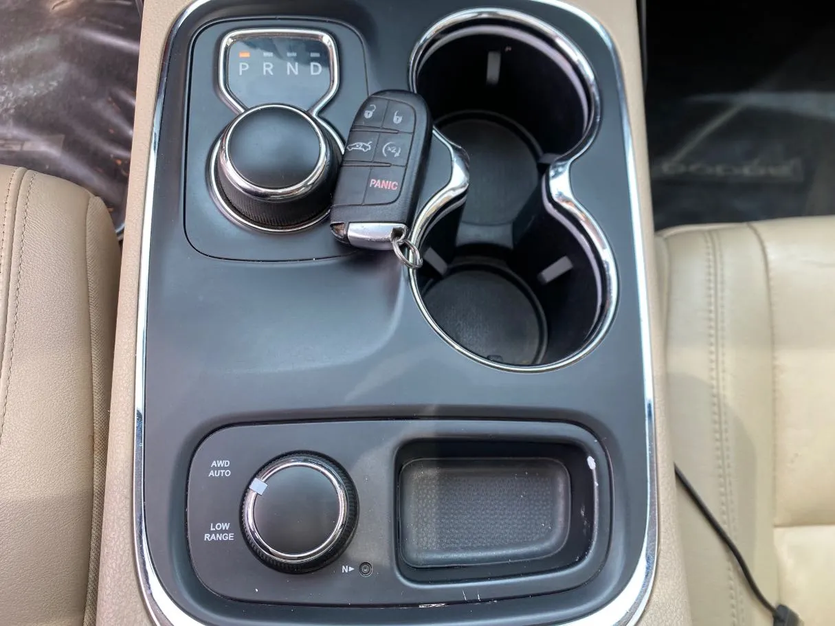 Car image 16