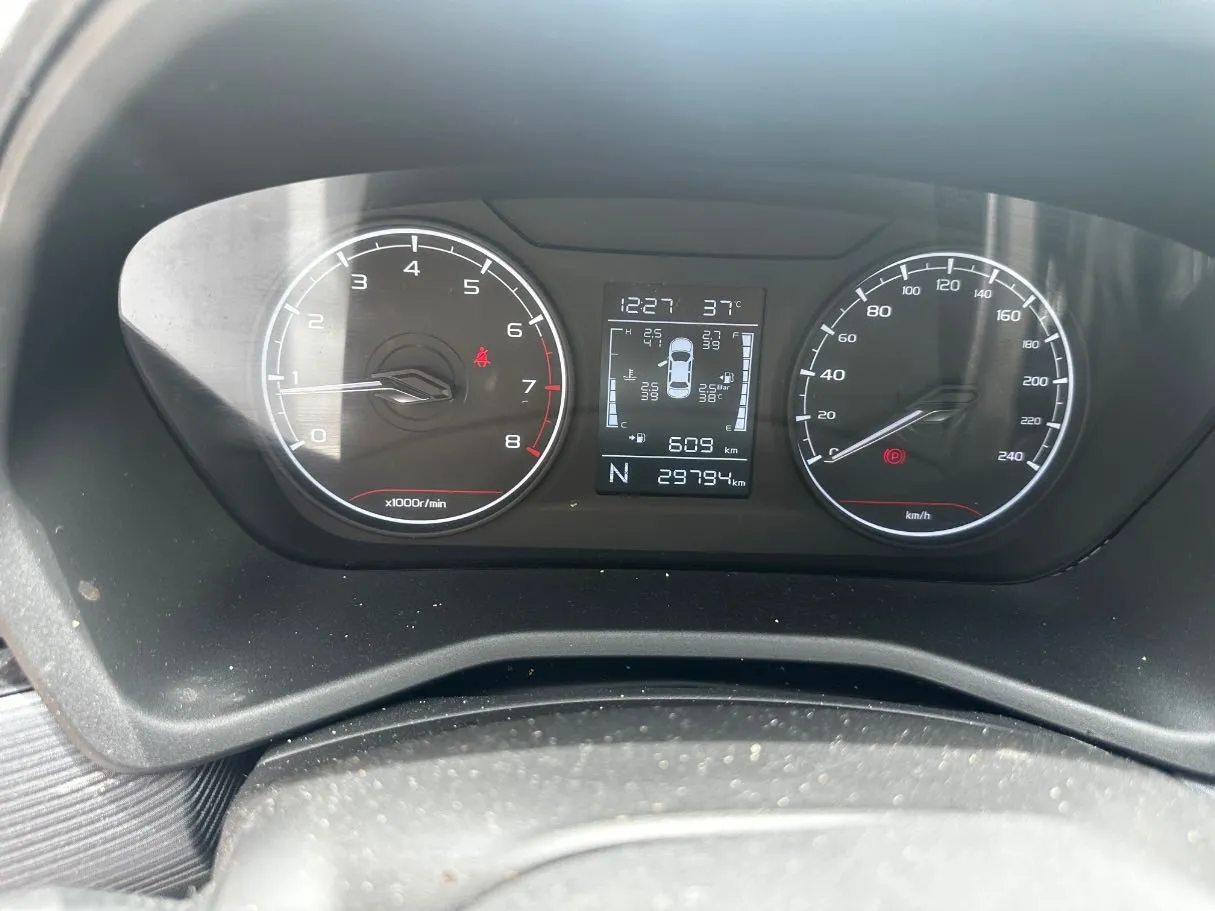 Car image 15
