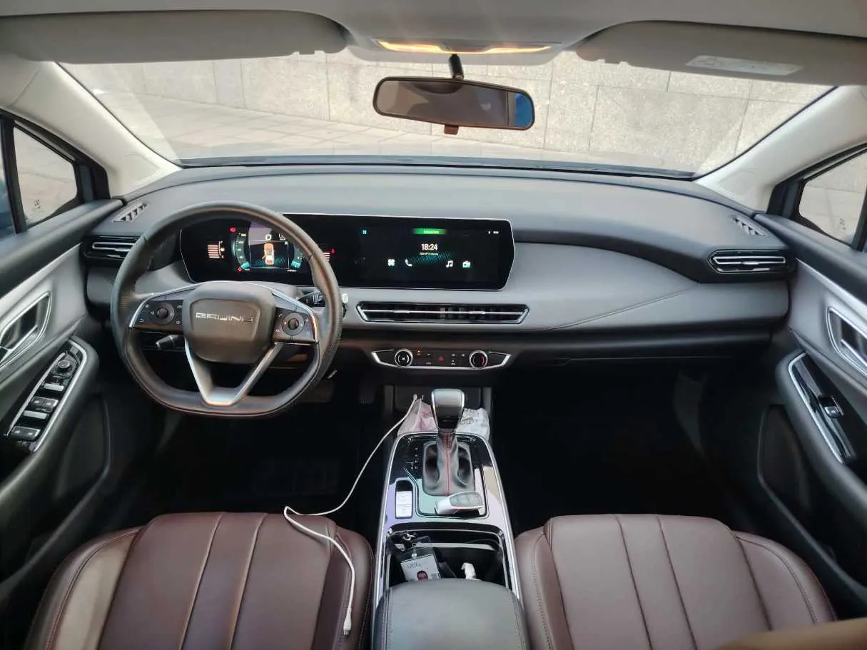 Car image 19