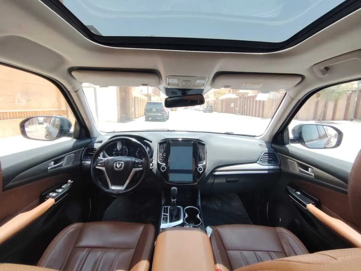 Car image 19