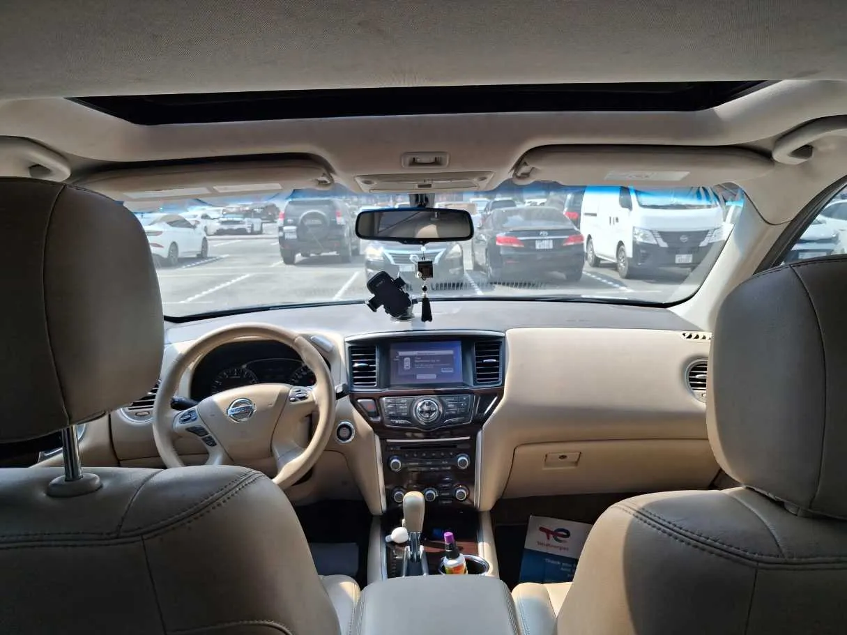 Car image 14