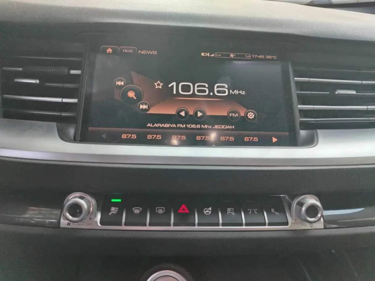Car image 29