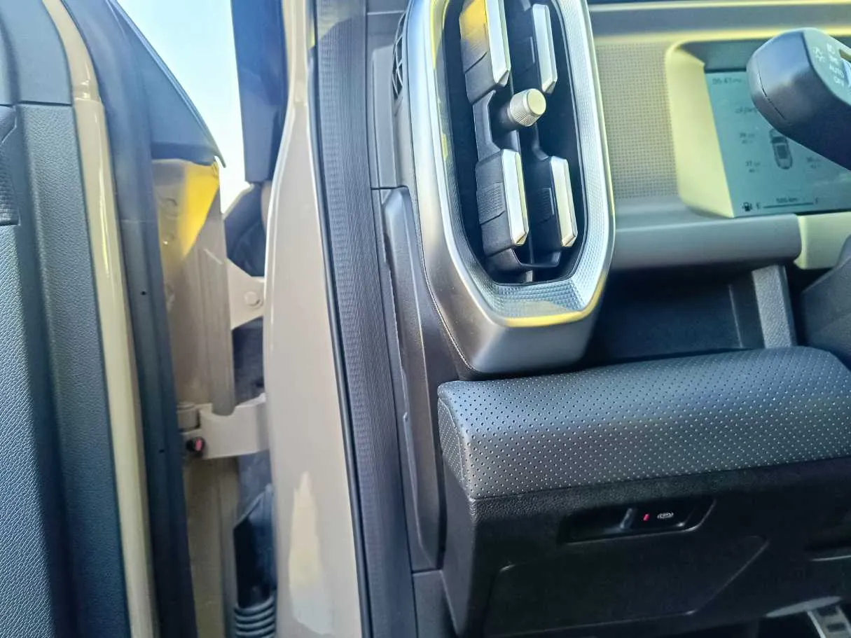 Car image 33