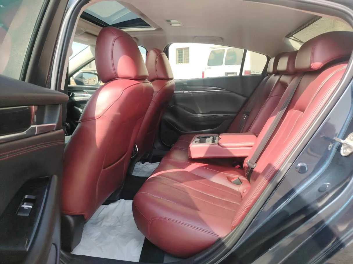 Car image 18