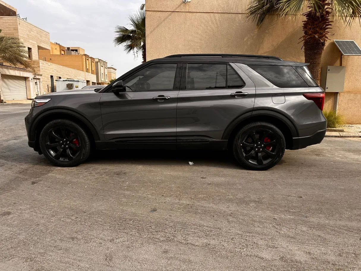 Car image 8