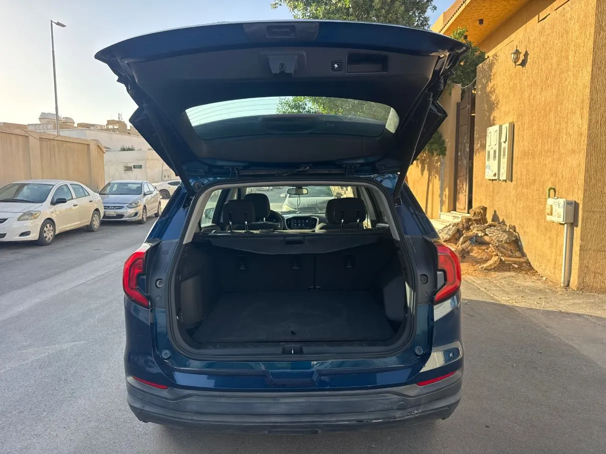 Car image 18