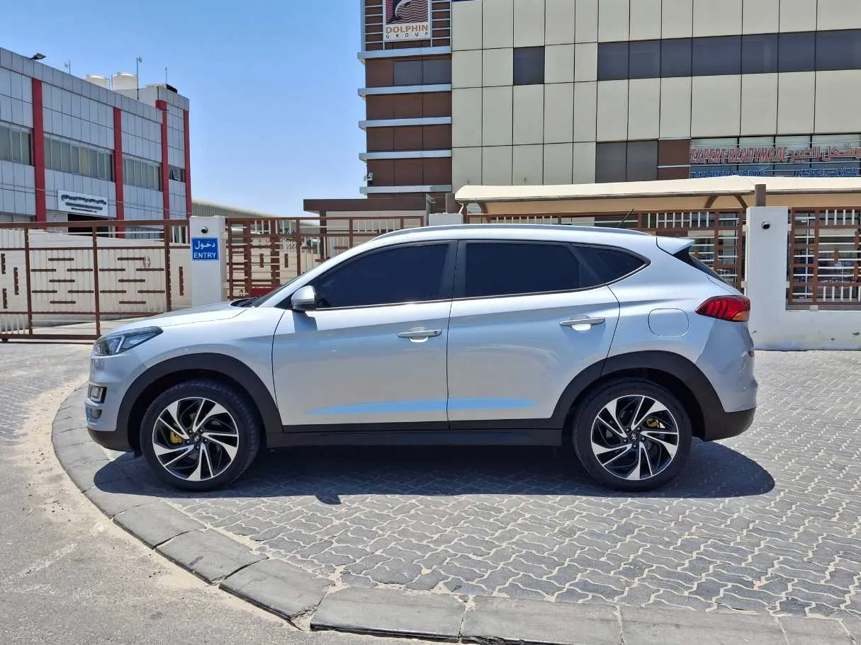 Car image 4