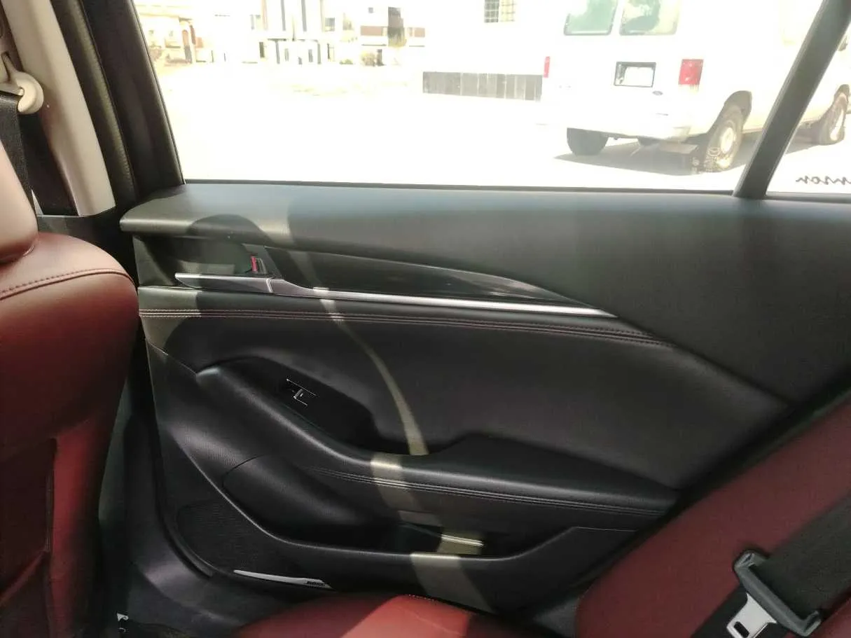 Car image 38