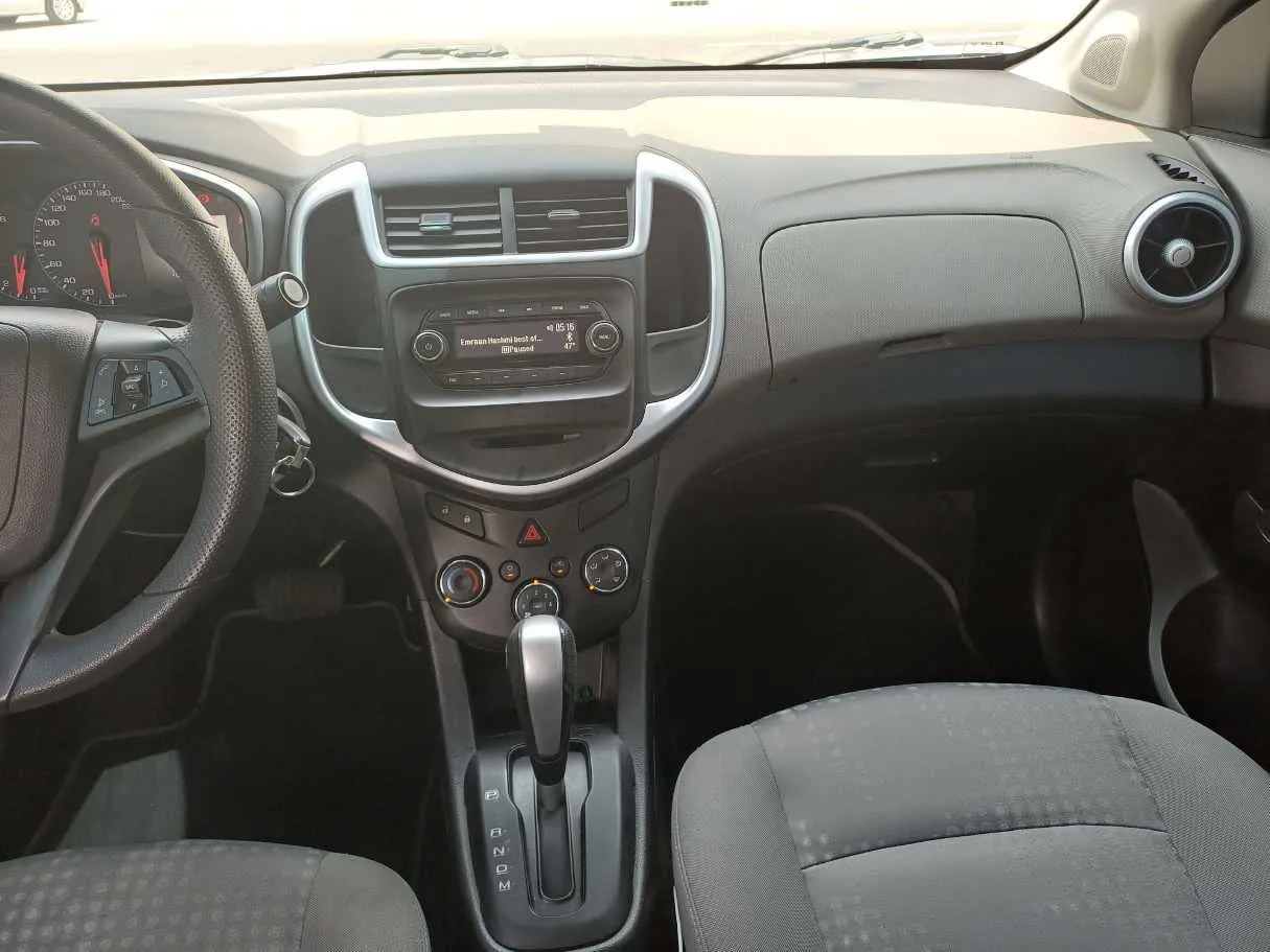 Car image 16