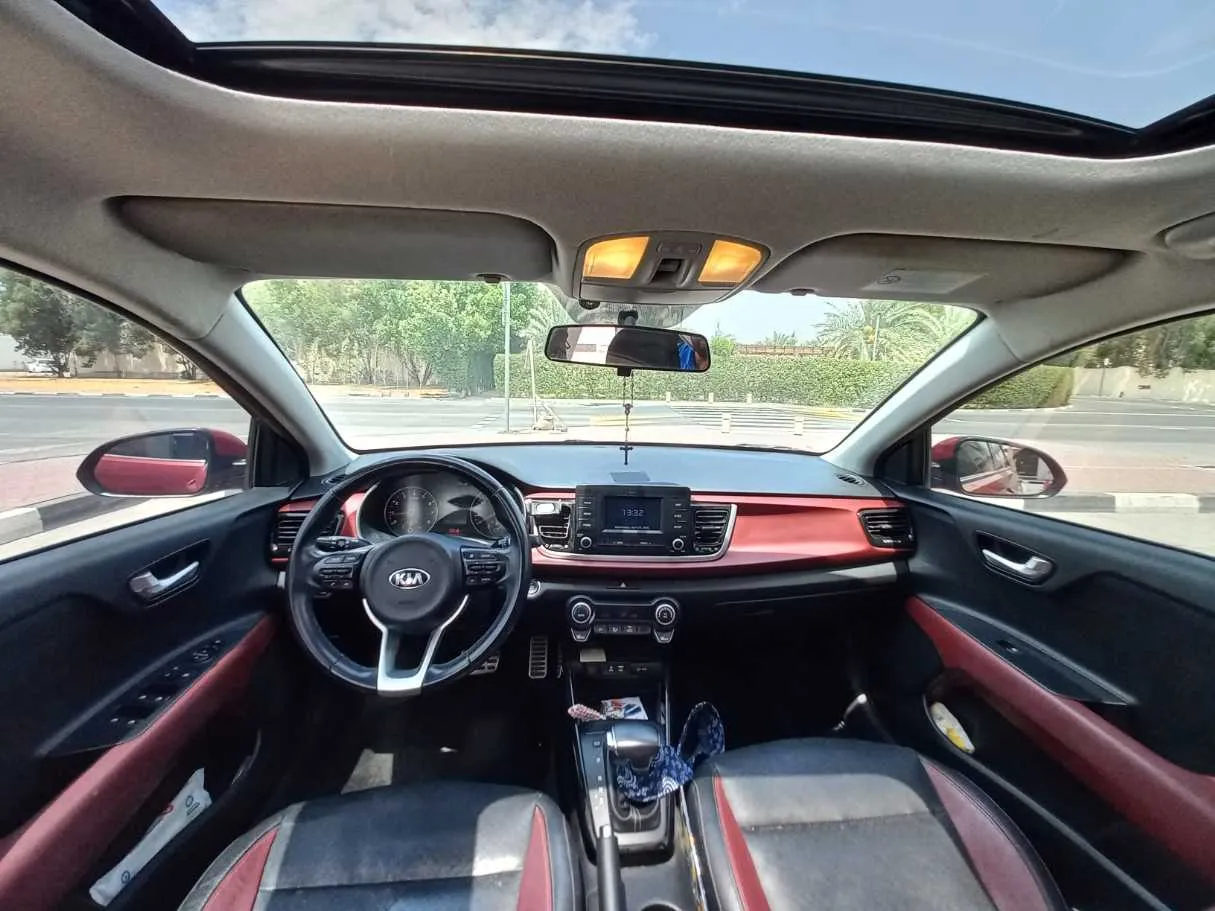 Car image 14