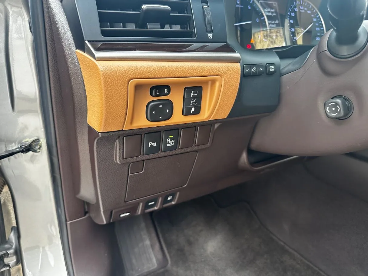 Car image 28