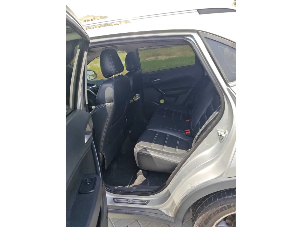Car image 13