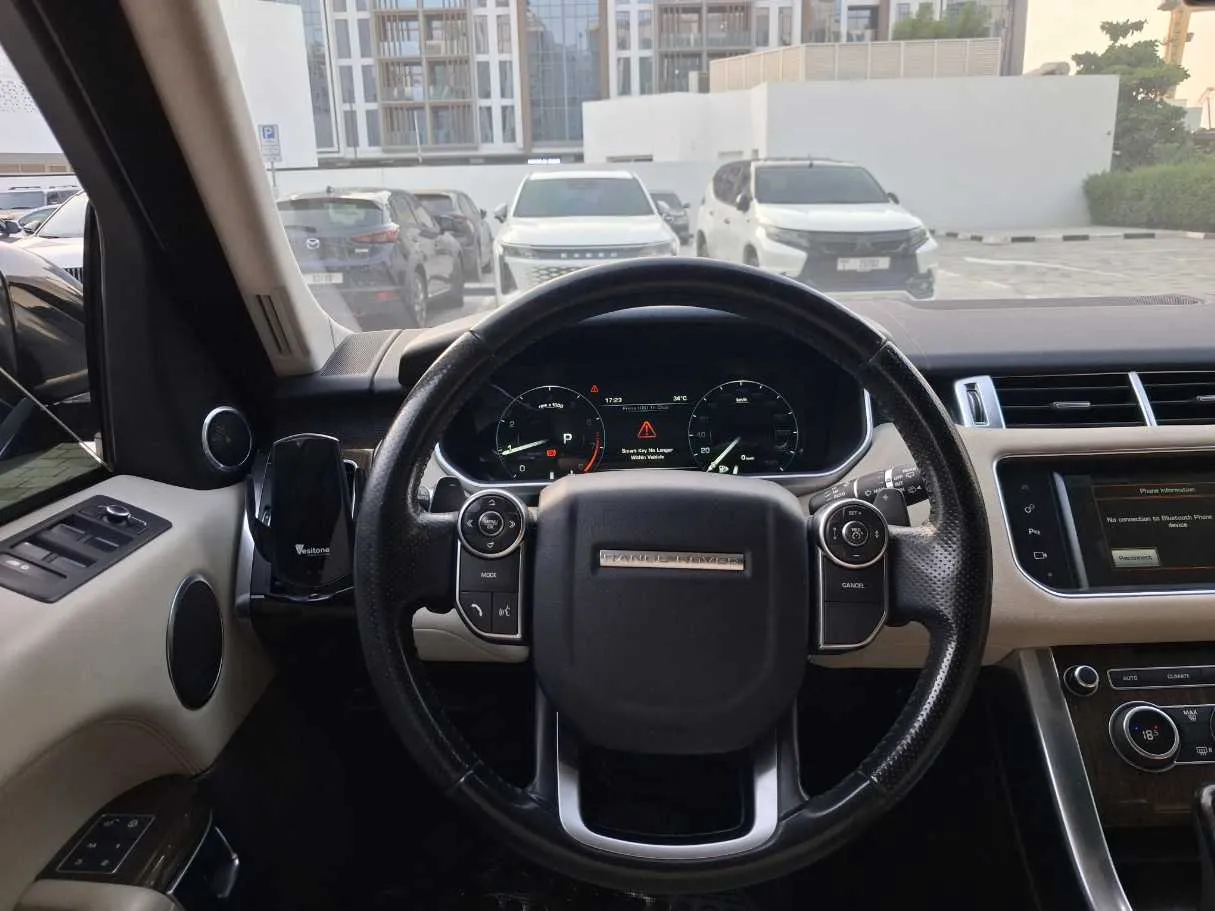 Car image 19