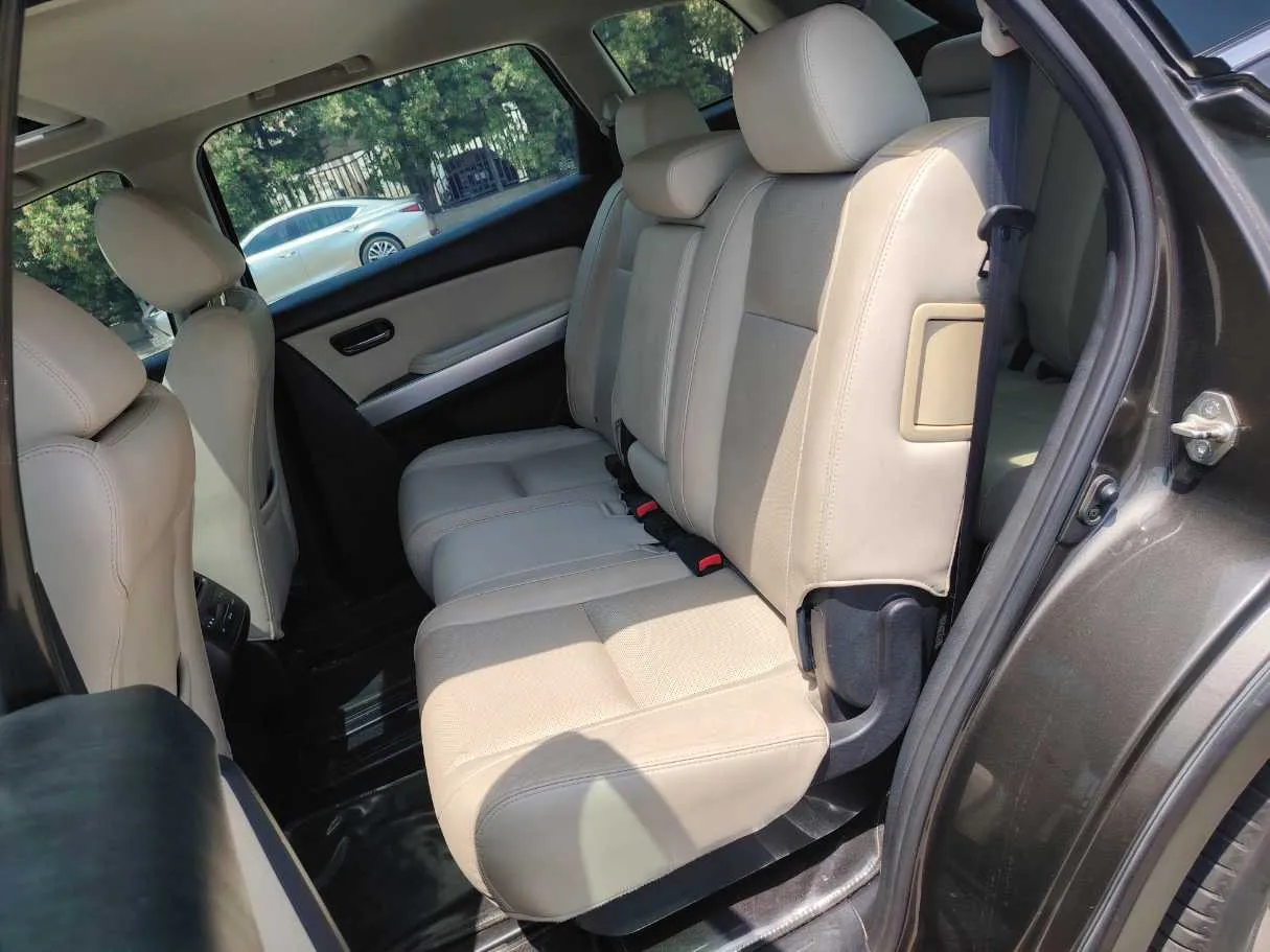 Car image 15