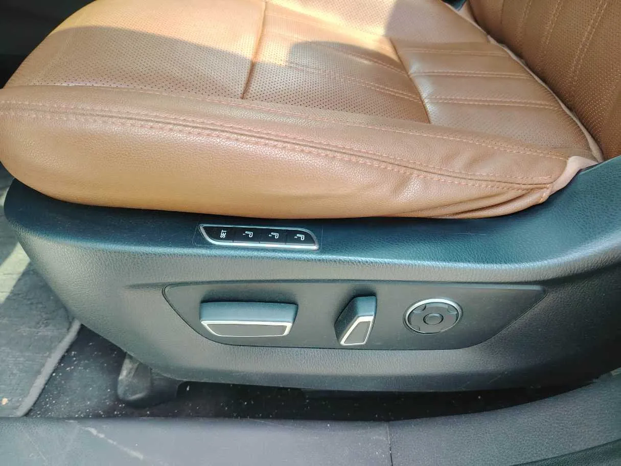 Car image 42