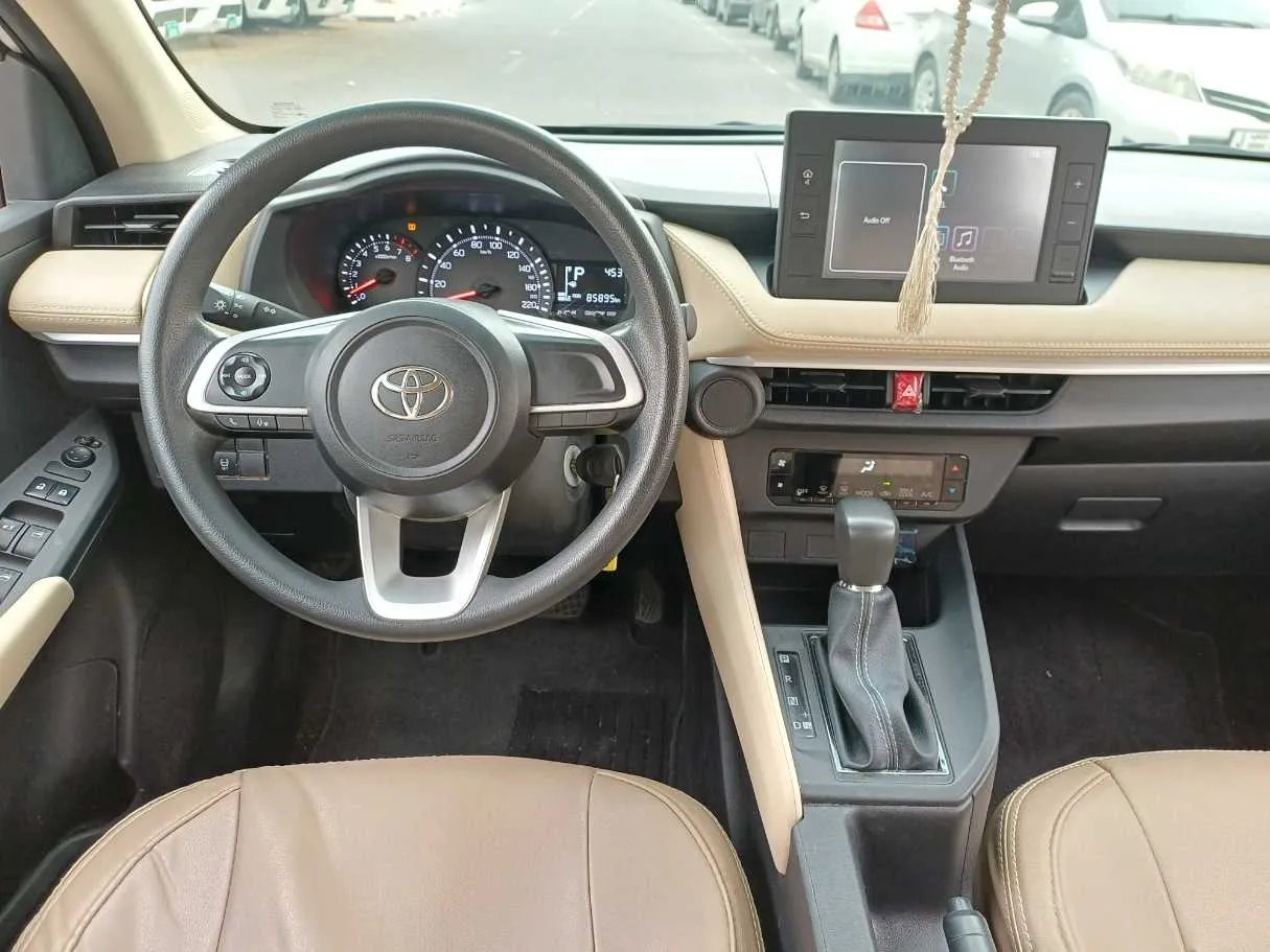 Car image 16