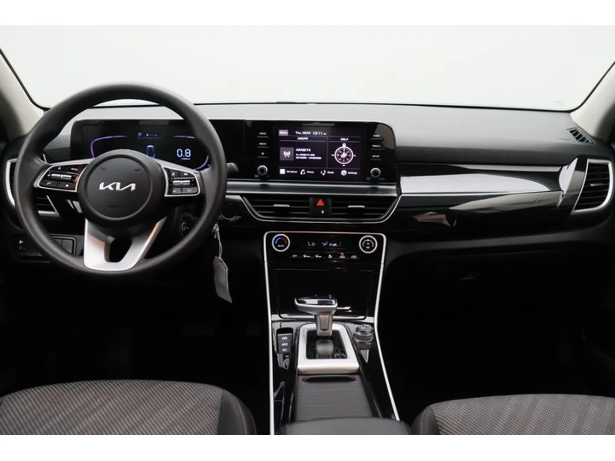 Car image 14