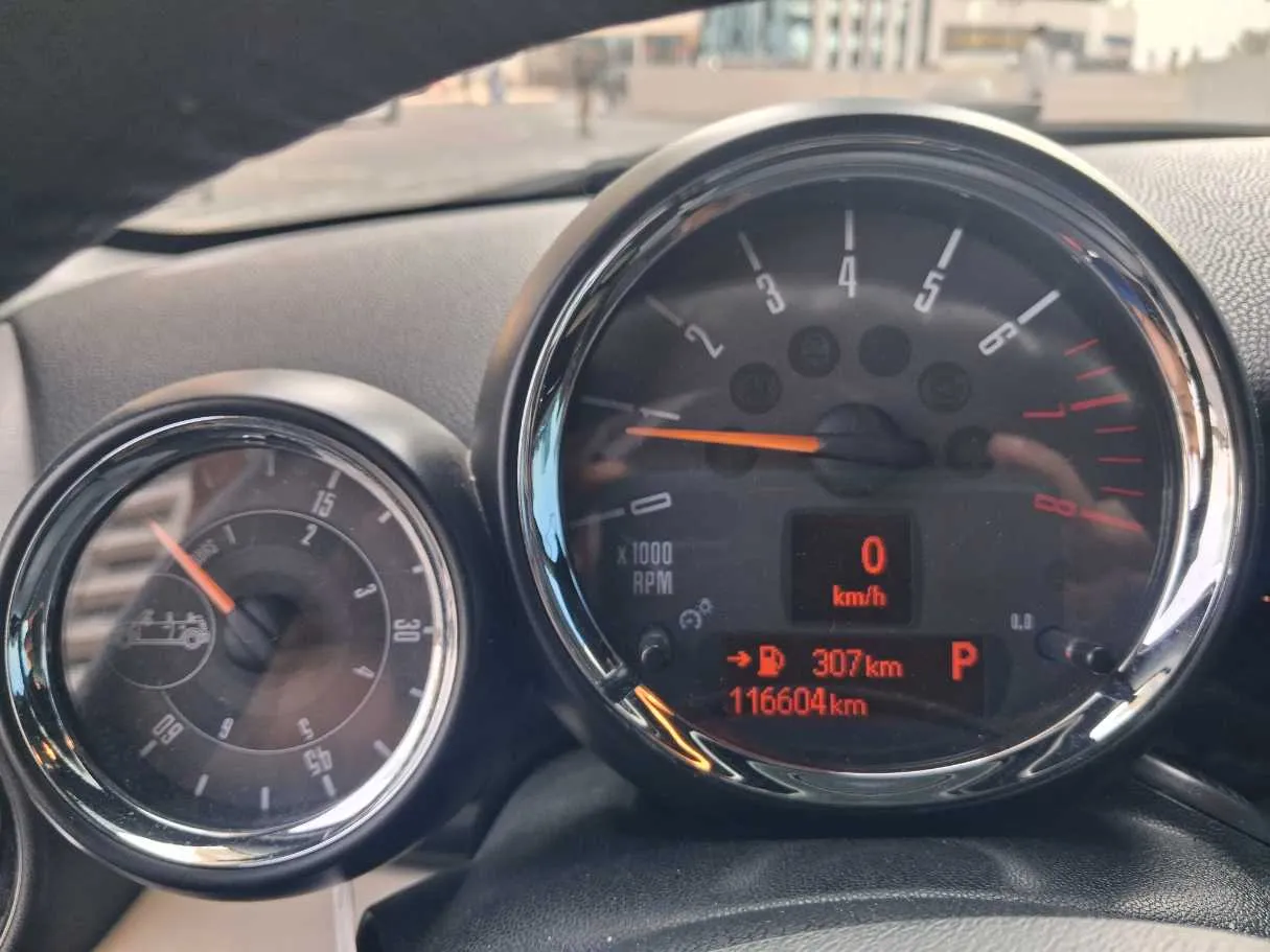 Car image 19