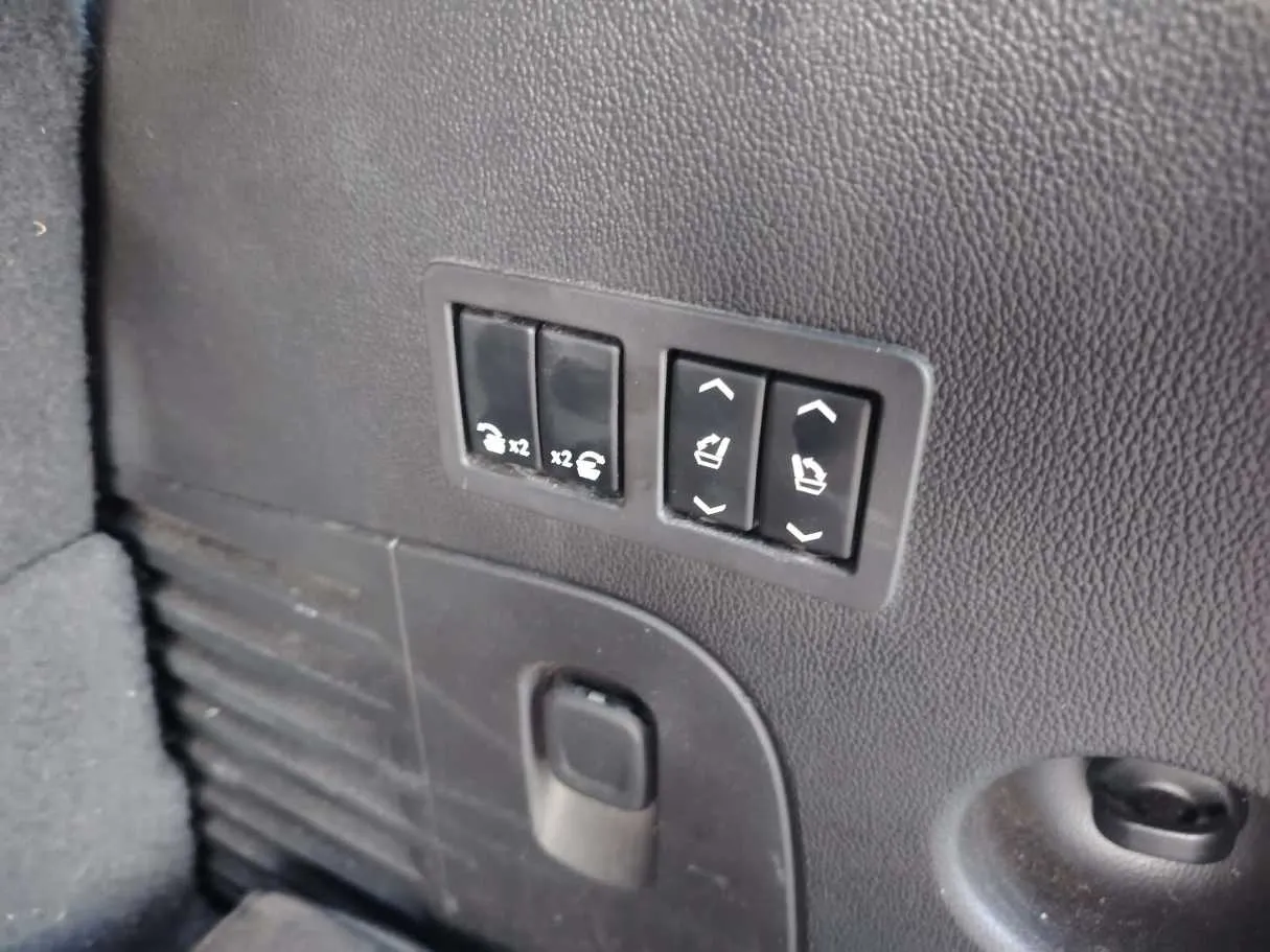 Car image 35