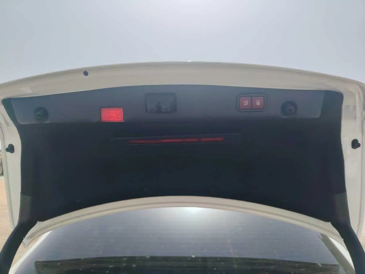 Car image 23