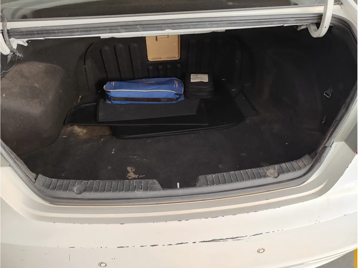 Car image 9