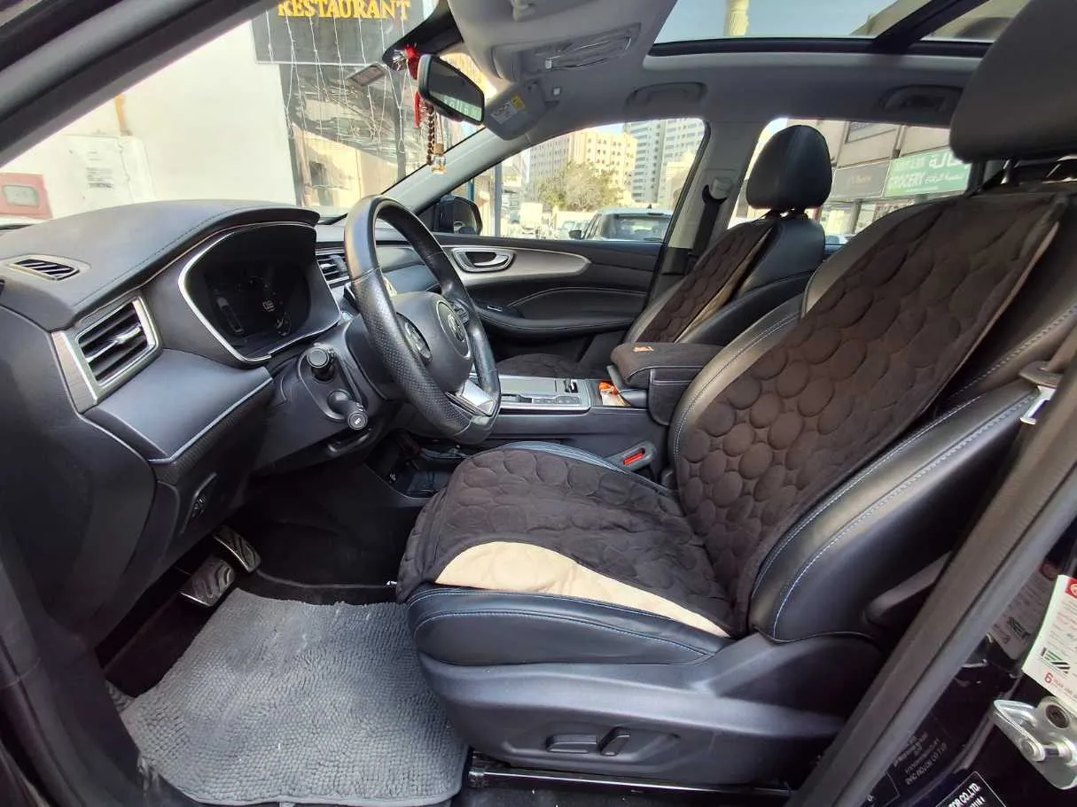 Car image 12