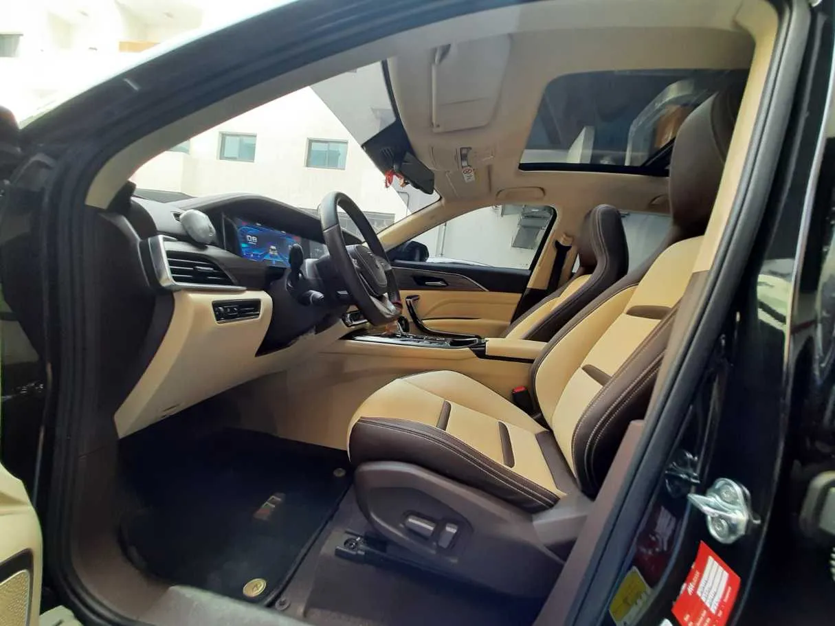 Car image 12