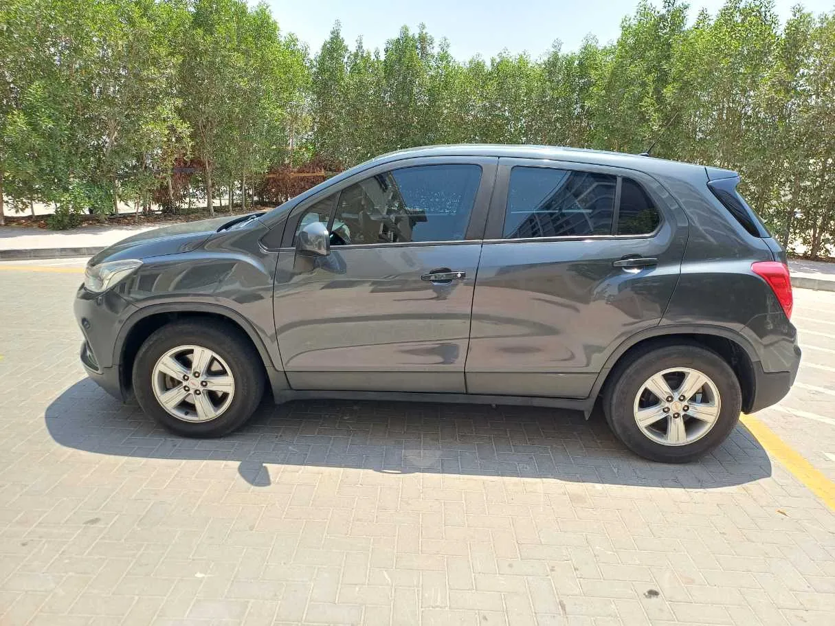 Car image 8