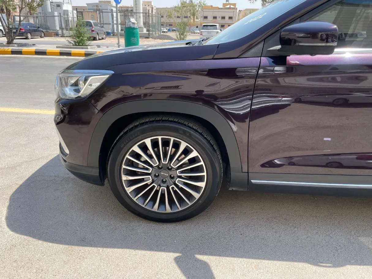 Car image 9