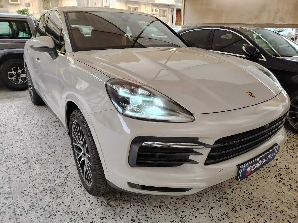 Car image 3