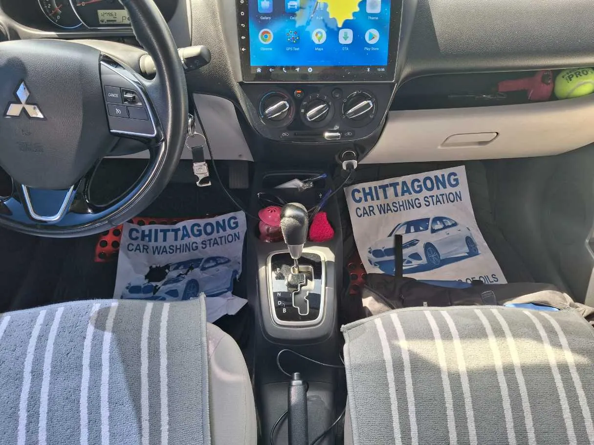 Car image 14